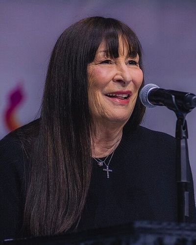Anjelica Huston